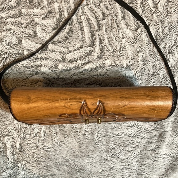 Vintage hand tooled leather purse - Picture 4 of 7